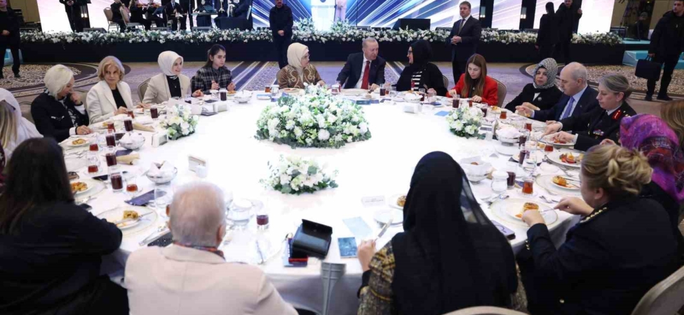 Bakan Göktaş: "Genç kızlarımızın önünü açmayı Türkiye Yüzyılı beşeri sermayesini güçlendiren stratejik bir adım olarak görüyoruz"