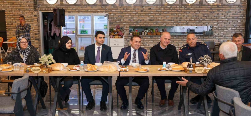 Vali Sözer, köy ve mahalle muhtarlarıyla iftar programında bir araya geldi