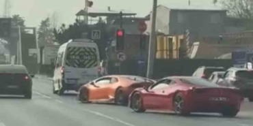 Bursa’da iki lüks otomobil trafik kurallarını hiçe saydı