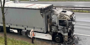 Tuzla’da seyir halindeki tır alevlere teslim oldu