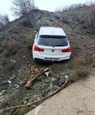 Bilecik’te kaygan yol kazaya sebep oldu : 2 yaralı