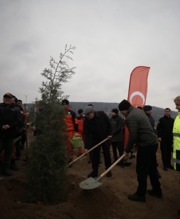 Çanakkale’de Dünya Ormancılık Günü’nde 5 bin fidan toprakla buluştu