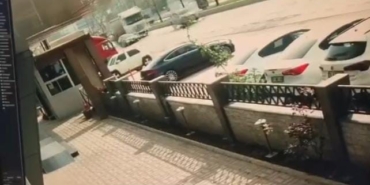 Bursa’da faciadan dönüldü: Tır otomobili metrelerce sürükledi