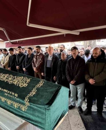 Fatih’te kocası tarafından öldürülen Semiha Deniz son yolculuğuna uğurlandı