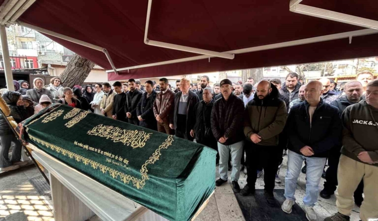 Fatih’te kocası tarafından öldürülen Semiha Deniz son yolculuğuna uğurlandı