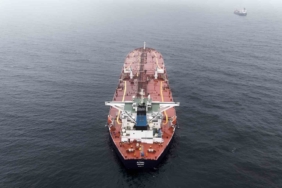 İstanbul Boğazı’na yaklaşırken vurulan tanker havadan görüntülendi