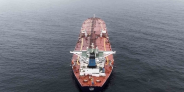 İstanbul Boğazı’na yaklaşırken vurulan tanker havadan görüntülendi