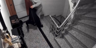 Eyüpsultan’da montunu çuval gibi yapan hırsız girdiği aparmandan 8 çift ayakkabı çaldı