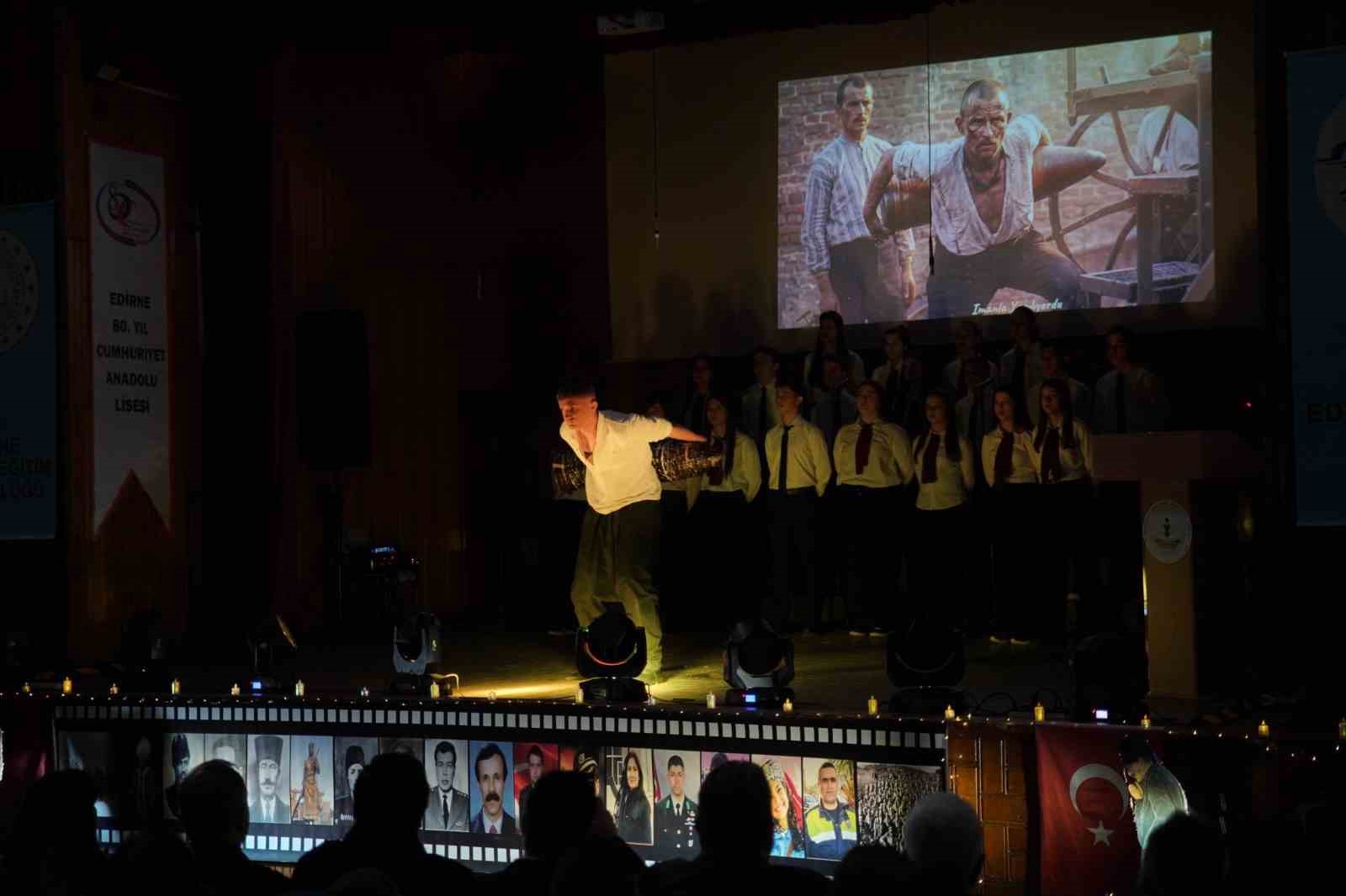 Edirneli öğrencilerin 18 Mart gösterileri duygulandırdı