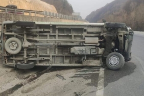 Kontrolden çıkan minibüs takla attı, sürücü yaralandı