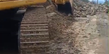 Gemlik-Mudanya yolu heyelan sebebiyle kapandı