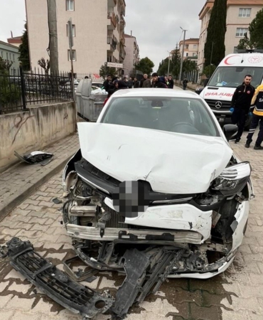 İnegöl’de otomobiller çarpıştı: 5 yaralı