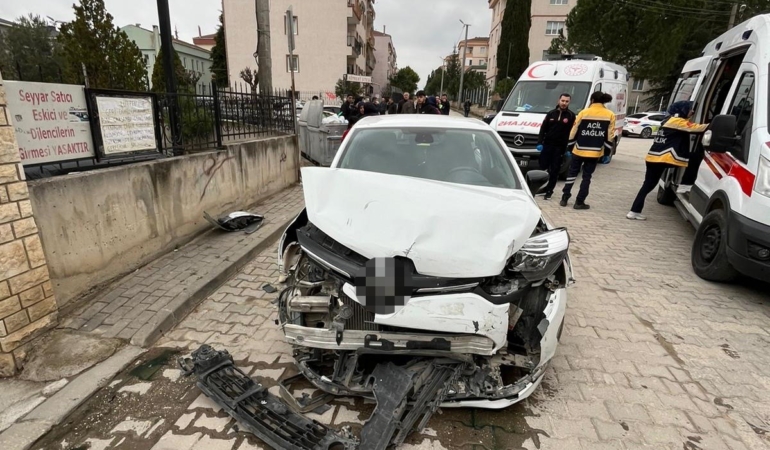 İnegöl’de otomobiller çarpıştı: 5 yaralı