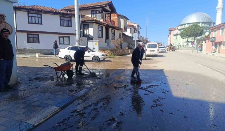 Bilecik’te cadde ve sokakları bayrama hazır