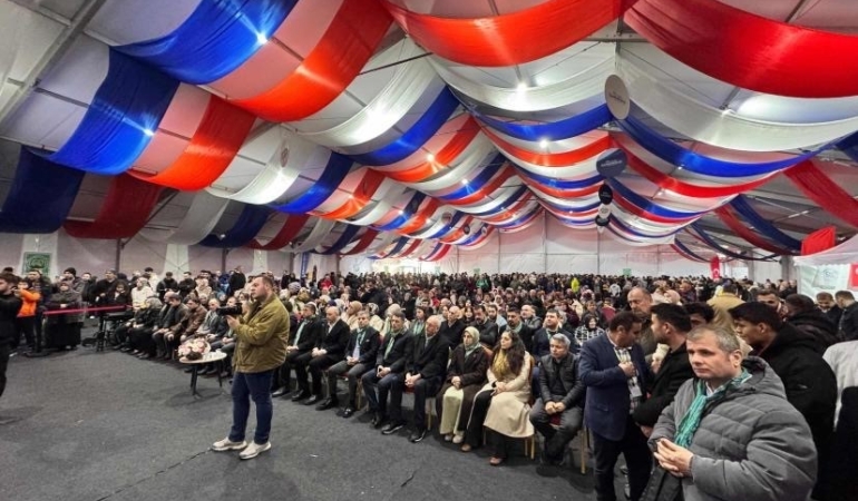 Arnavutköy’de hamsi ve horon coşkusu