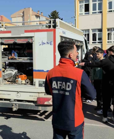 Okulda gerçeği aramayan deprem tatbikatı