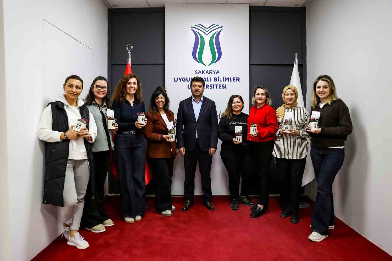 Rektör Sarıbıyık’tan kadın personele anlamlı kutlama