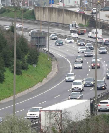 Bayram tatili dönüşleri başladı, TEM’de akıcı yoğunluk hakim