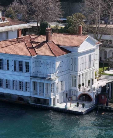 "Kurtlar Vadisi" ile hafızalara kazınan yalı satışta