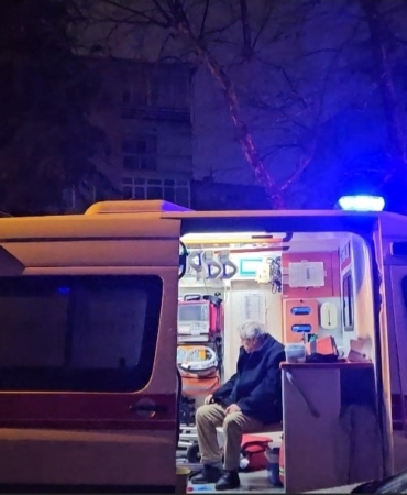 Beşiktaş’ta dairede yangın paniği: 2 kişi dumandan etkilendi