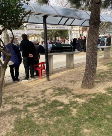 Bursa’daki silahlı saldırıda ölen güzellik uzmanı kadın toprağa verildi