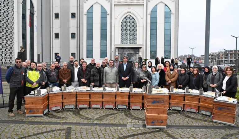 Kartepe’de üreticilere arıcılık ve ekipman desteği sağlandı