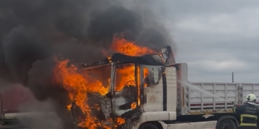 Tekirdağ’da park halindeki tır alev alev yandı