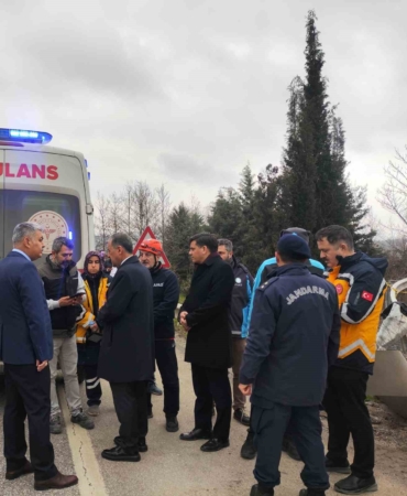 Yalova’da servis midibüsü kaza yaptı: 1 ölü, 20 yaralı