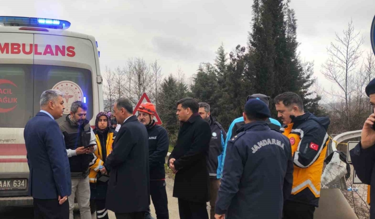 Yalova’da servis midibüsü kaza yaptı: 1 ölü, 20 yaralı