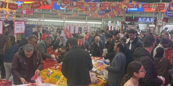 Fiyatı yarı yarıya düşen ete hücum ettiler