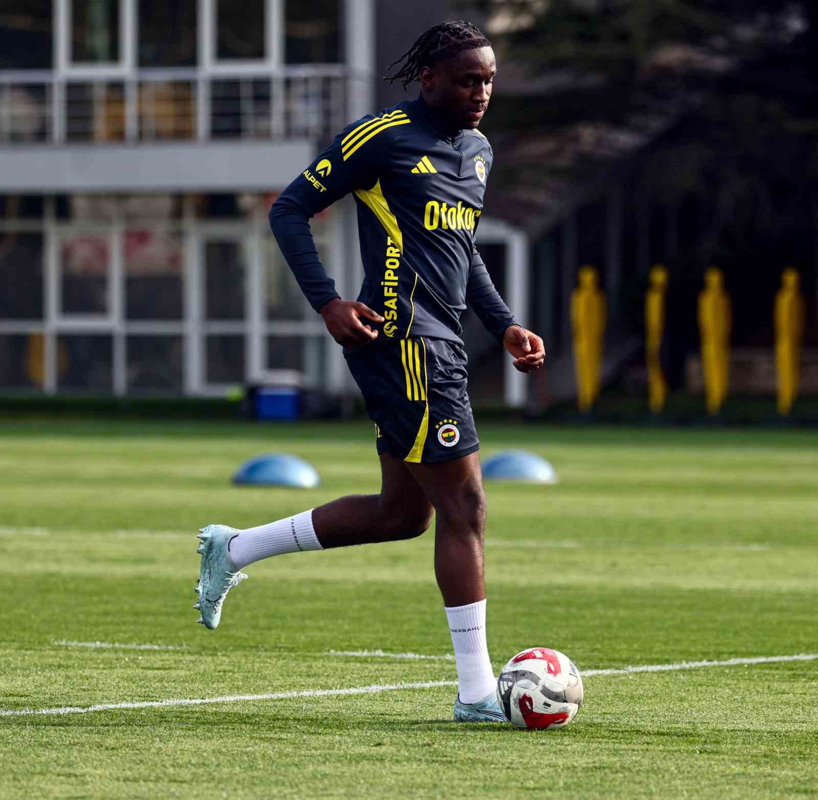 Fenerbahçe’de ara sona erdi, derbi mesaisi başladı