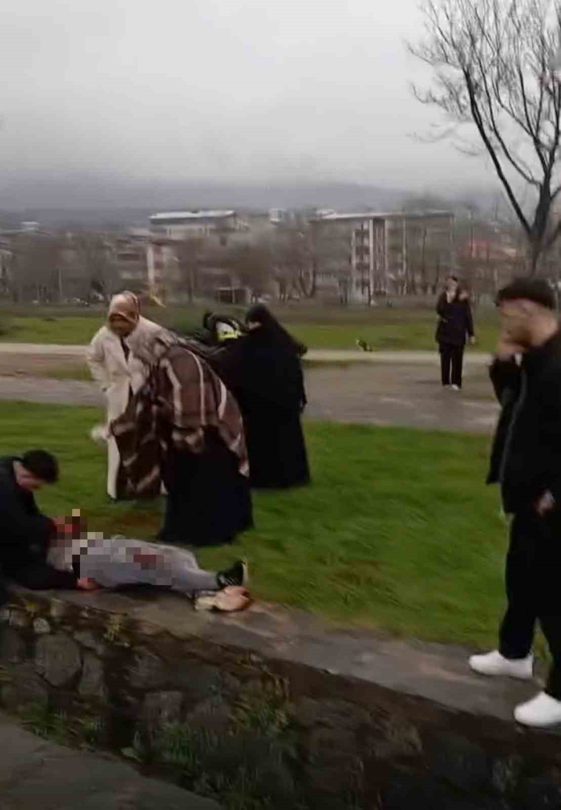 Bursa’da bıçaklı kavga...Boğazı kesilen kişi hayatını kaybetti