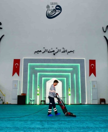 Esenyurt bayrama hazır: İlçe genelinde kapsamlı temizlik seferberliği