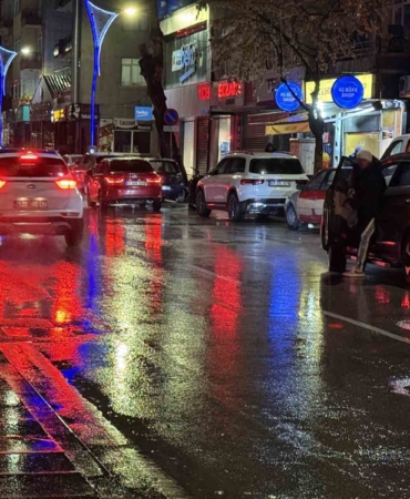 Cadde ortasında dehşet anları: Tekme ve yumruklarla feci şekilde darbedildi