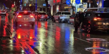 Cadde ortasında dehşet anları: Tekme ve yumruklara feci şekilde darbedildi