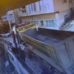 Kağıthane’de kayan hafriyat kamyonunu durdurmaya çalışırken aşağı düşen şoför hayatını kaybetti