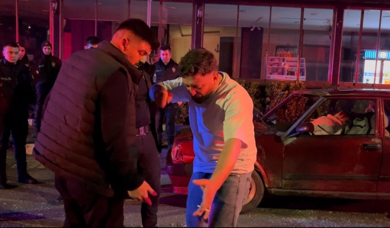 Eşinin yanında darp edildiğini iddia etti, öfkesini aracına zarar verip çıkardı...