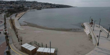 Büyükçekmece’de deniz çekildi