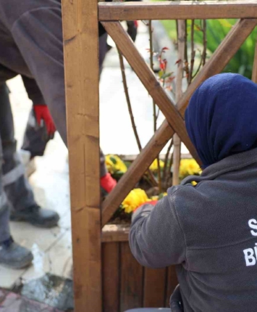 Sakarya’da caddeler, parklar ve camiler bayrama hazır hale geldi