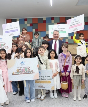 Sultangazi Belediyesi’nde çocuklardan bayram kutlaması