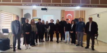 Burhaniye’de Geleceğe Çare etkinliklerinde münazara yarışmaları başladı
