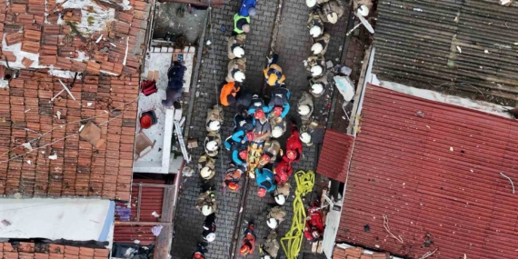 Fatih’te enkaz altında kalan 1 kişi daha kurtarıldı