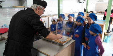 Ramazan tatlıları minik şeflerden