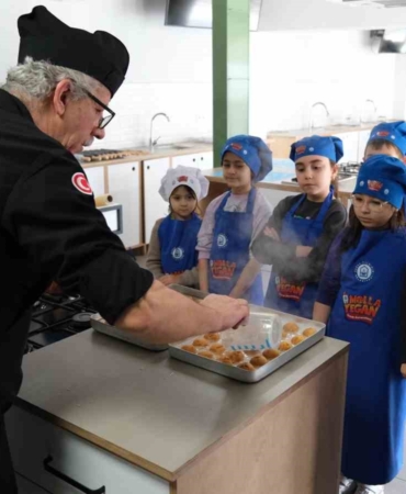 Ramazan tatlıları minik şeflerden