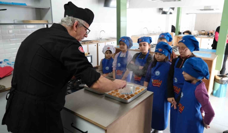 Ramazan tatlıları minik şeflerden