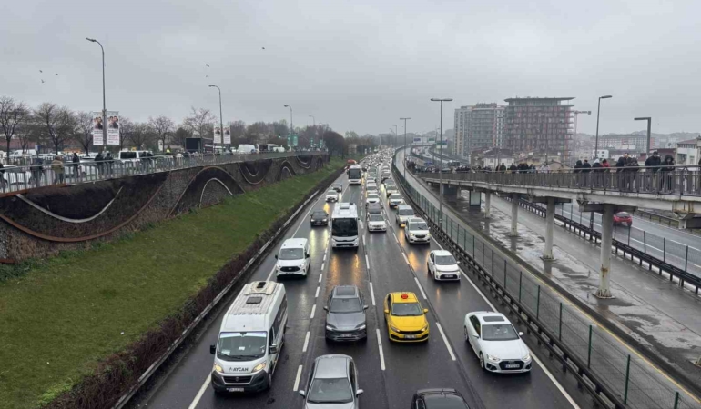 İstanbul’da bayram dönüşü trafik yoğunluğu