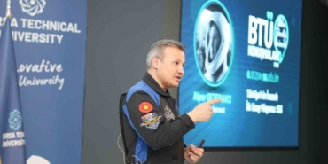 Türkiye’nin ilk astronotu Alper Gezeravcı BTÜ öğrencileriyle buluştu