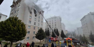 Bursa’da 8 katlı binada yangın