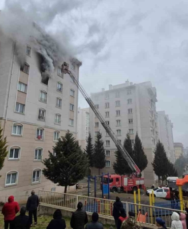 Bursa’da 8 katlı binada yangın