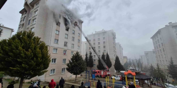 Bursa’da 8 katlı binada yangın